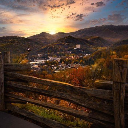 Moonshine Chalet, Hot Tub, Pool Access, Wifi, 1089 Free Tickets Each Paid Day, Dollywood And More 蓋特林堡 外观 照片