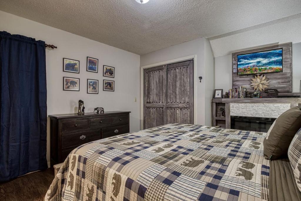 Moonshine Chalet, Hot Tub, Pool Access, Wifi, 1089 Free Tickets Each Paid Day, Dollywood And More 蓋特林堡 外观 照片
