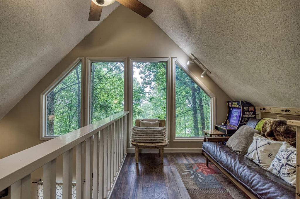Moonshine Chalet, Hot Tub, Pool Access, Wifi, 1089 Free Tickets Each Paid Day, Dollywood And More 蓋特林堡 外观 照片