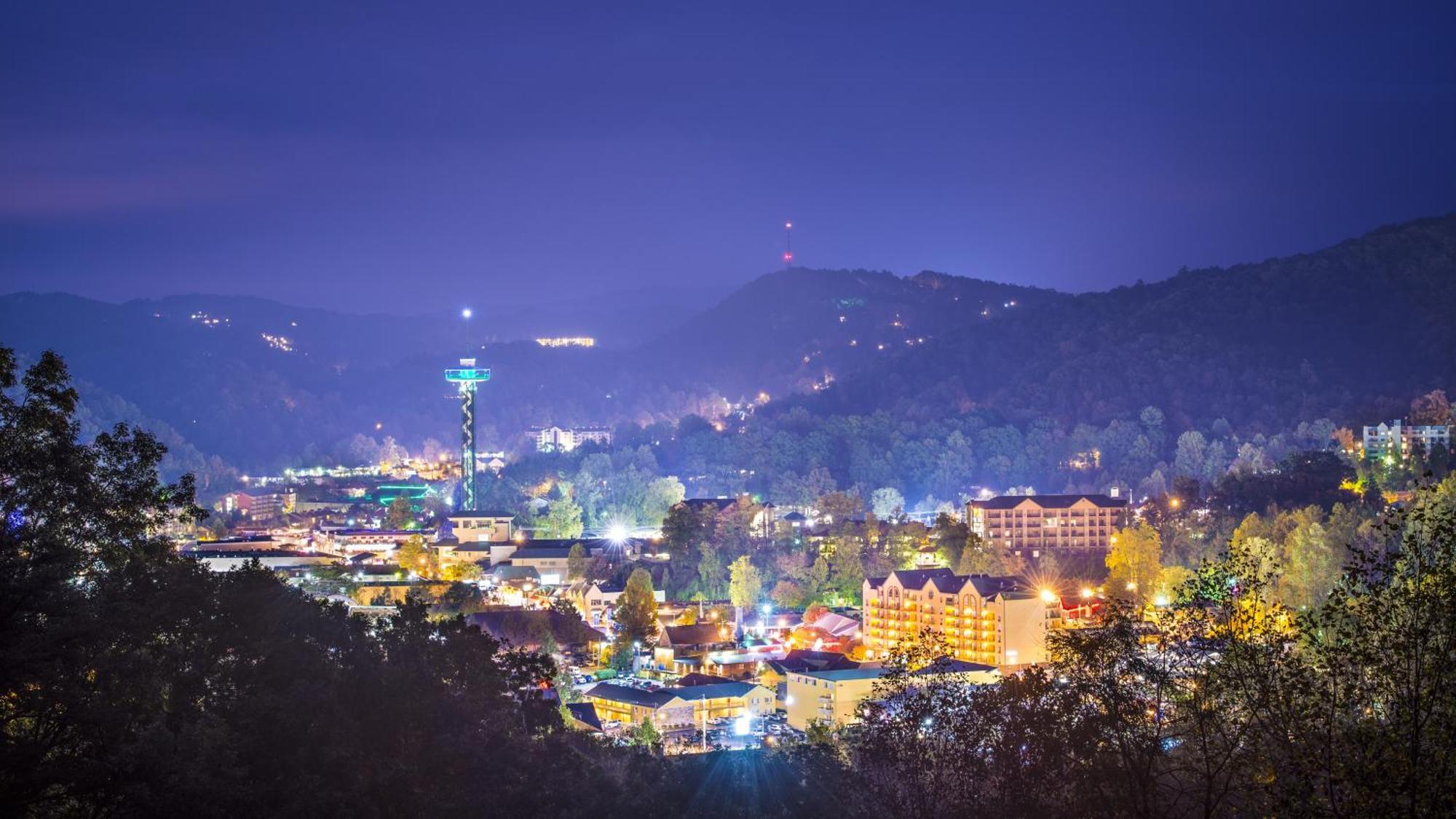 Moonshine Chalet, Hot Tub, Pool Access, Wifi, 1089 Free Tickets Each Paid Day, Dollywood And More 蓋特林堡 外观 照片