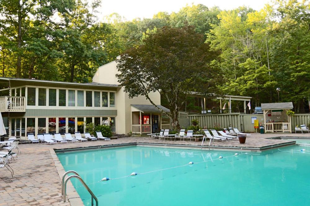 Moonshine Chalet, Hot Tub, Pool Access, Wifi, 1089 Free Tickets Each Paid Day, Dollywood And More 蓋特林堡 外观 照片