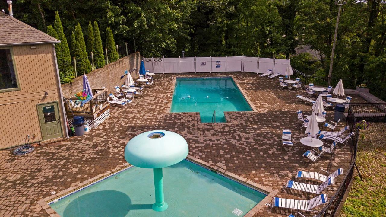 Moonshine Chalet, Hot Tub, Pool Access, Wifi, 1089 Free Tickets Each Paid Day, Dollywood And More 蓋特林堡 外观 照片